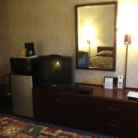 Richmond Inn And Suites ภายนอก รูปภาพ