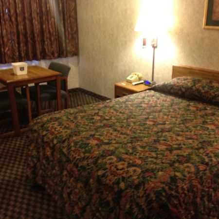Richmond Inn And Suites ภายนอก รูปภาพ