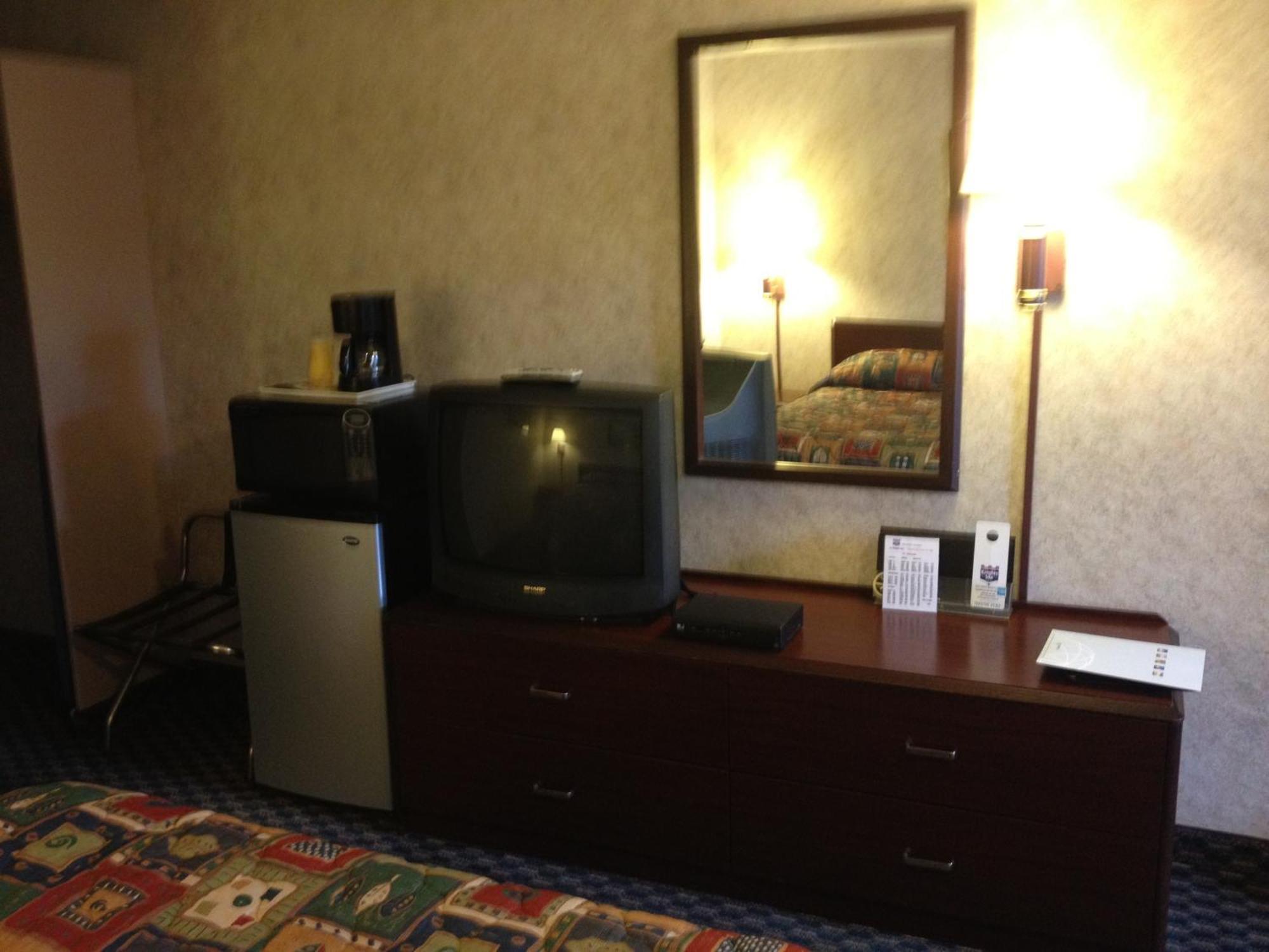 Richmond Inn And Suites ภายนอก รูปภาพ