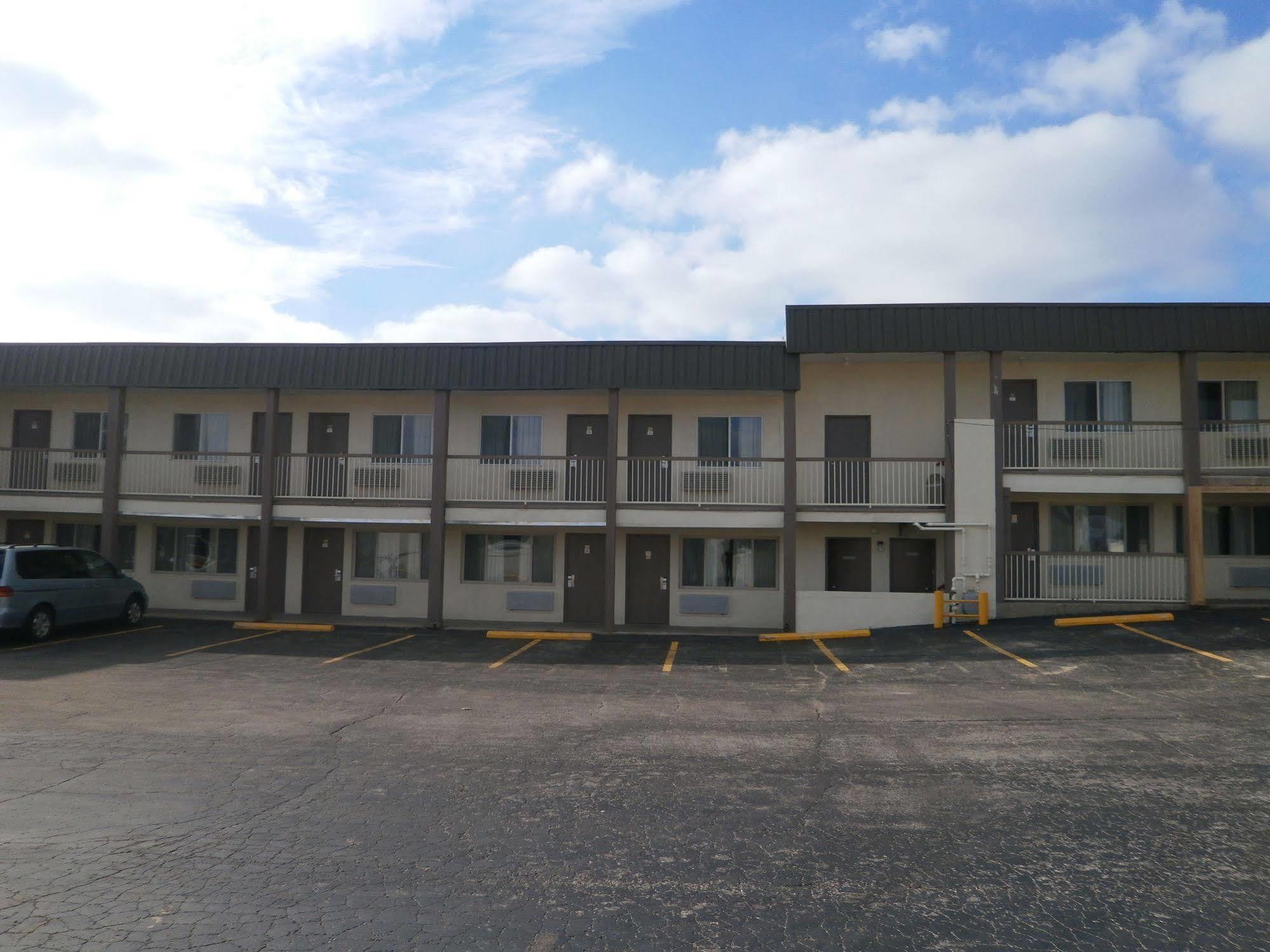 Richmond Inn And Suites ภายนอก รูปภาพ