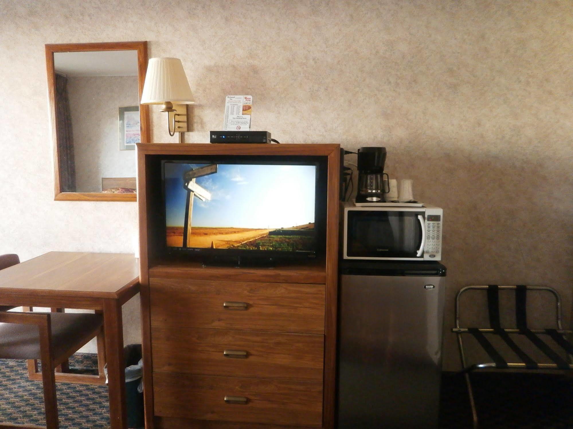 Richmond Inn And Suites ภายนอก รูปภาพ