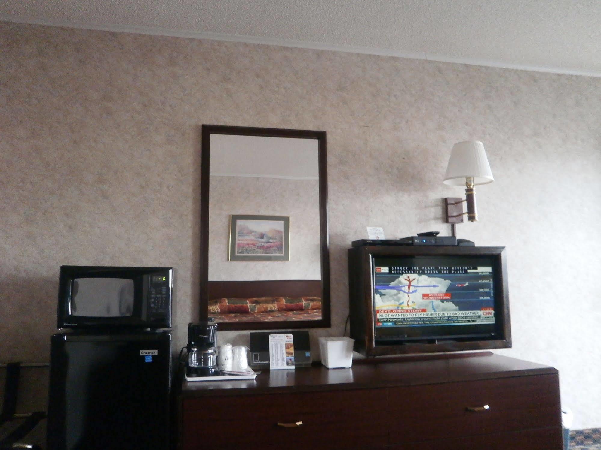 Richmond Inn And Suites ภายนอก รูปภาพ