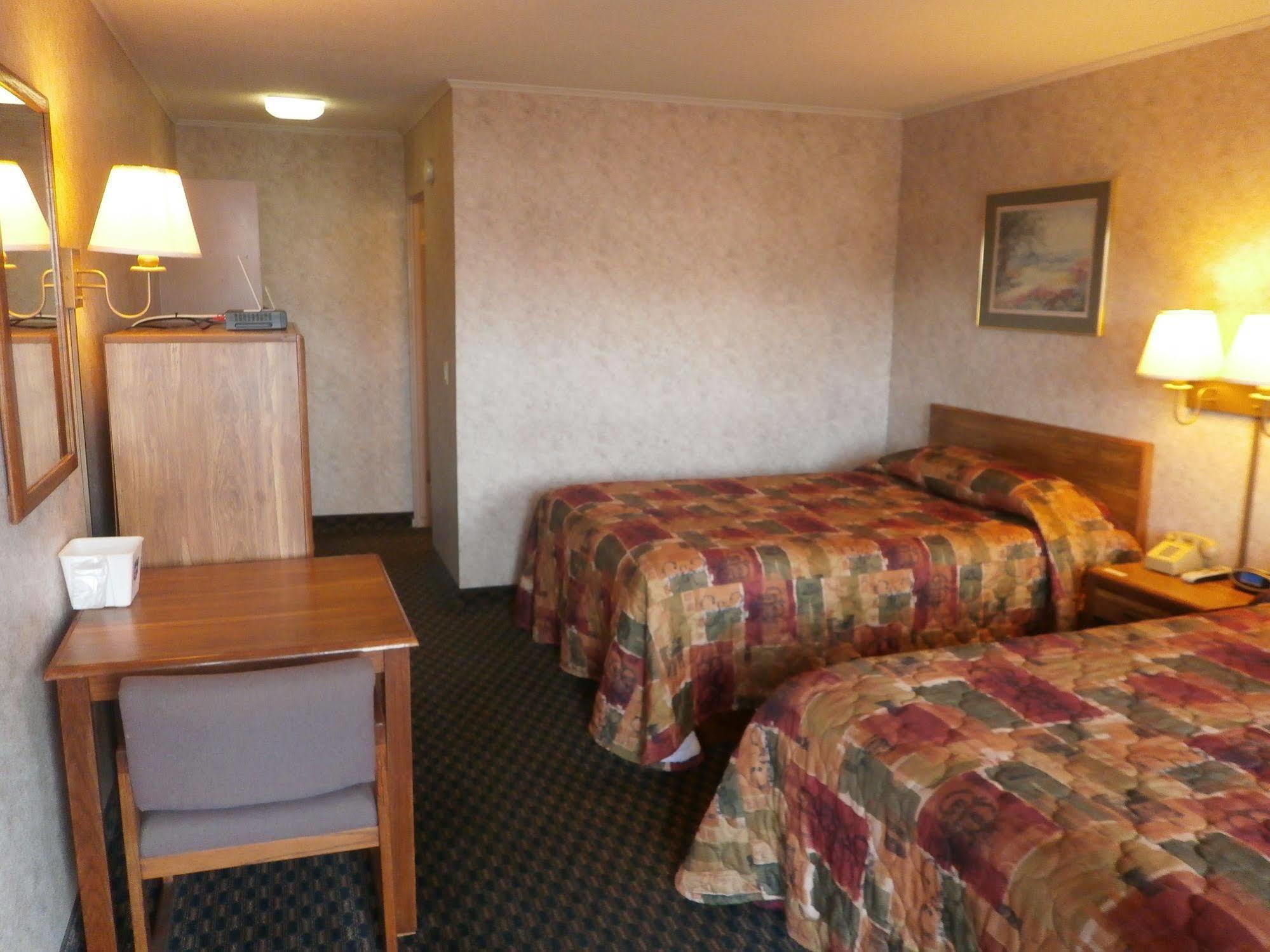 Richmond Inn And Suites ภายนอก รูปภาพ