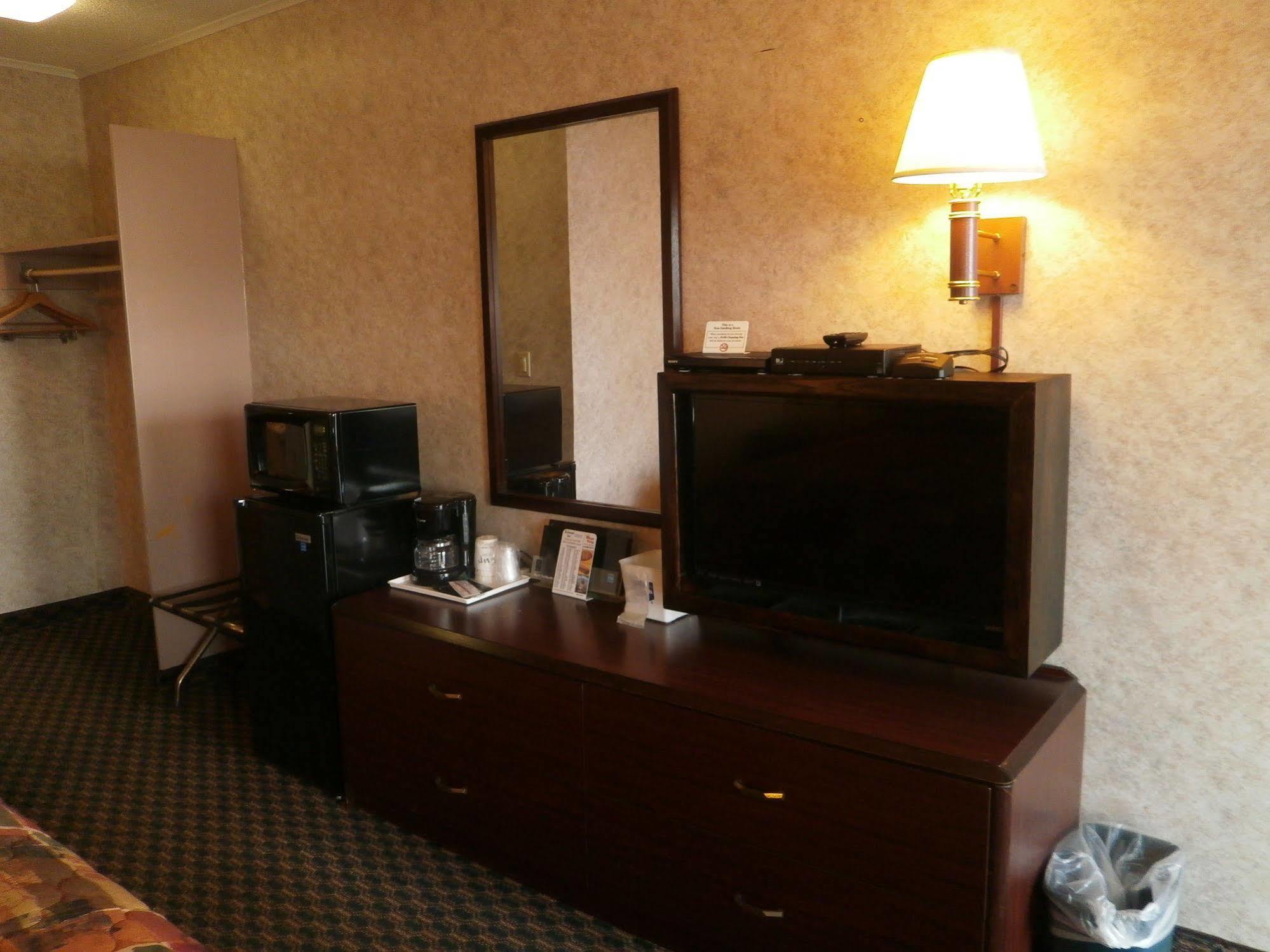 Richmond Inn And Suites ภายนอก รูปภาพ