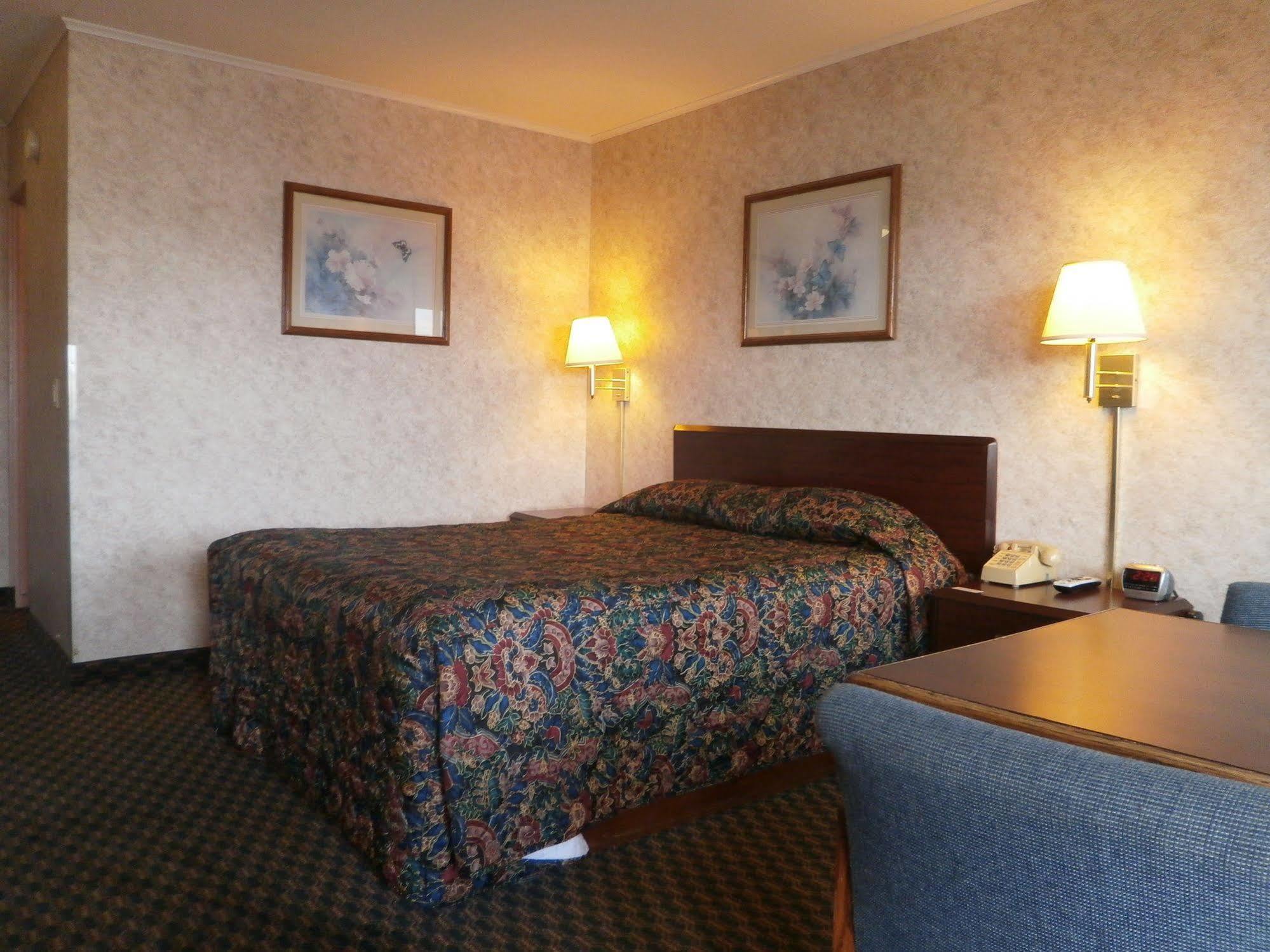 Richmond Inn And Suites ภายนอก รูปภาพ