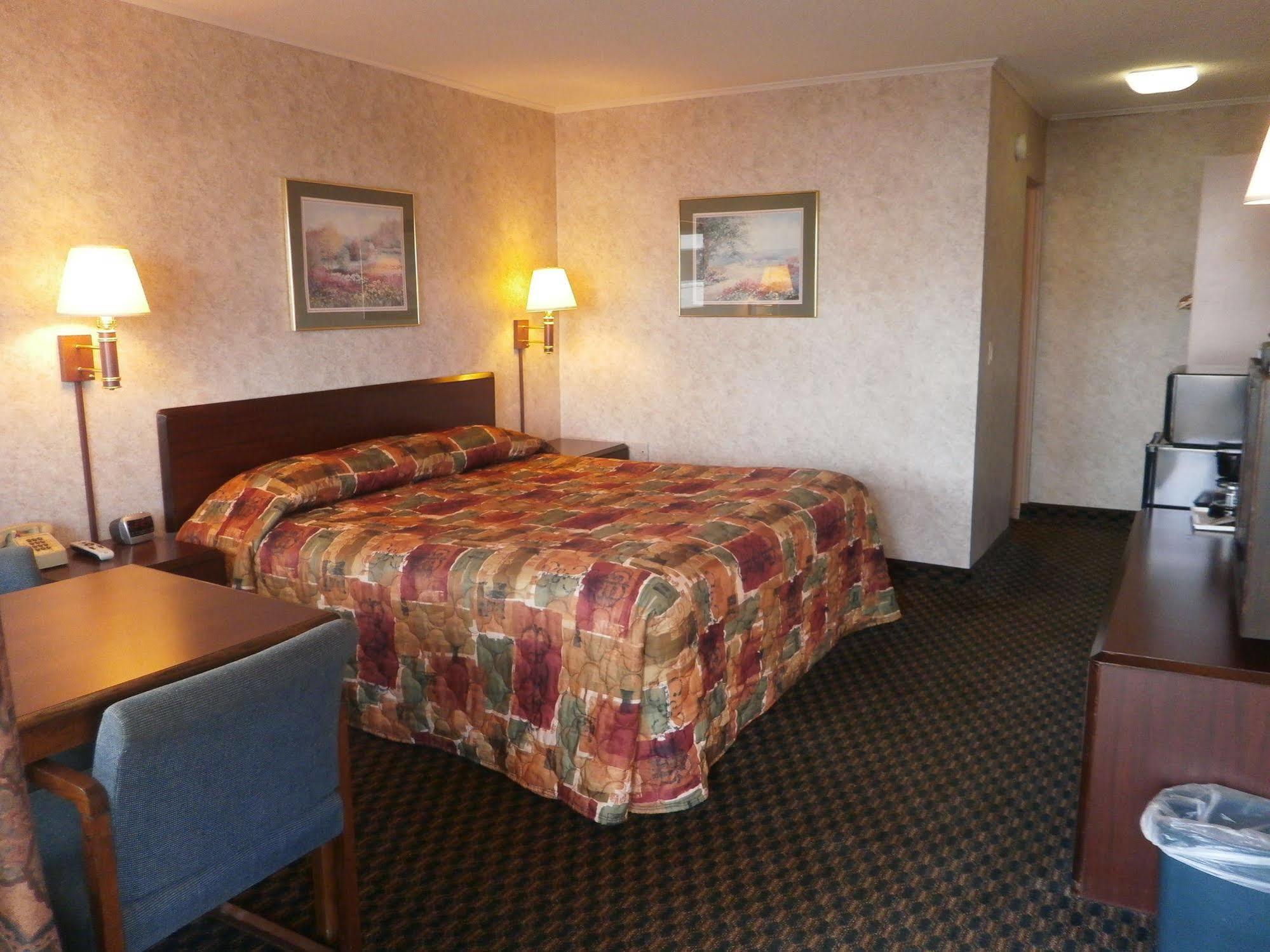 Richmond Inn And Suites ภายนอก รูปภาพ
