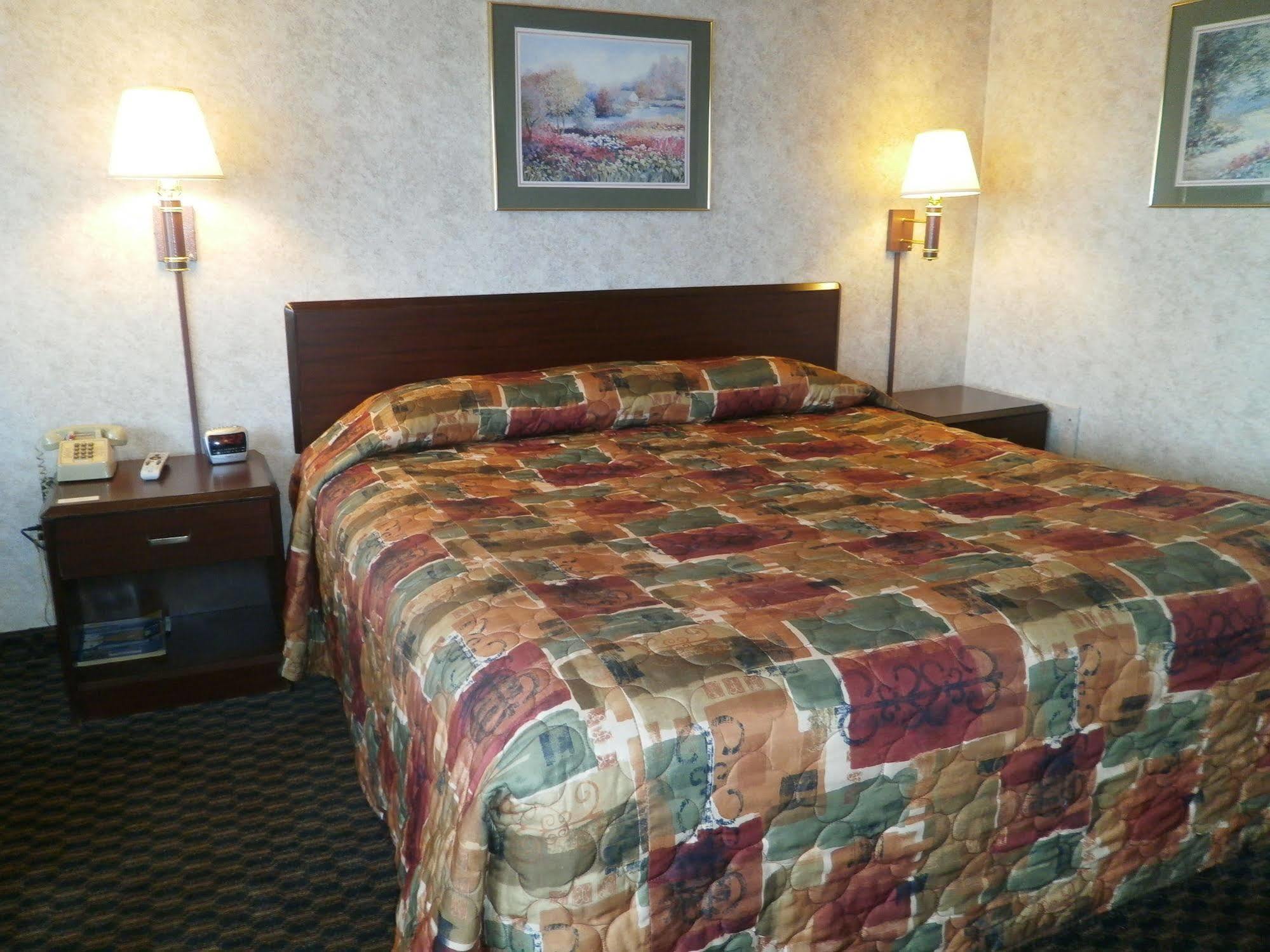 Richmond Inn And Suites ภายนอก รูปภาพ