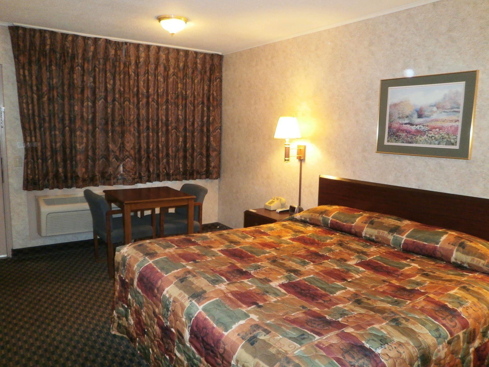 Richmond Inn And Suites ภายนอก รูปภาพ
