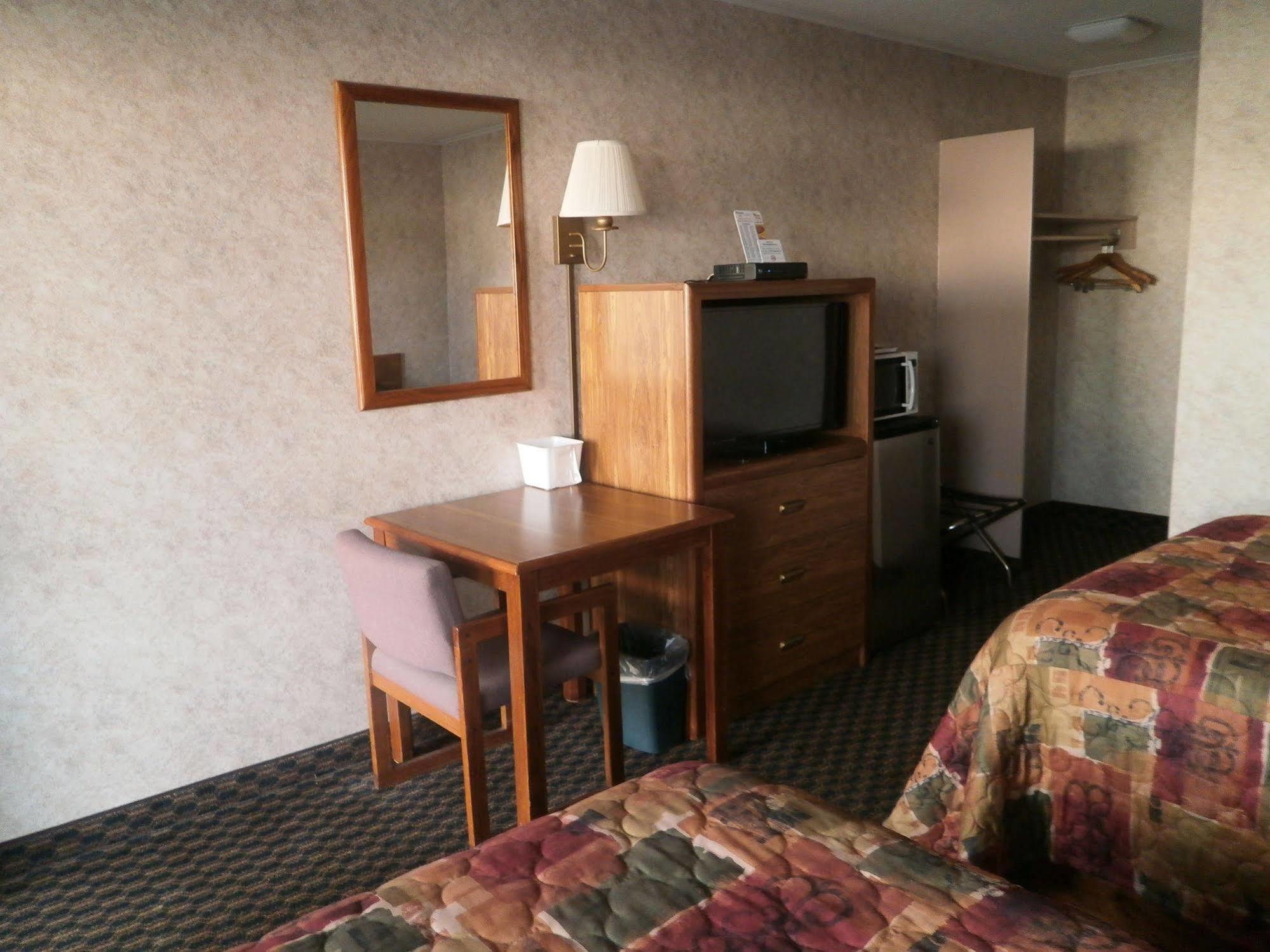 Richmond Inn And Suites ภายนอก รูปภาพ