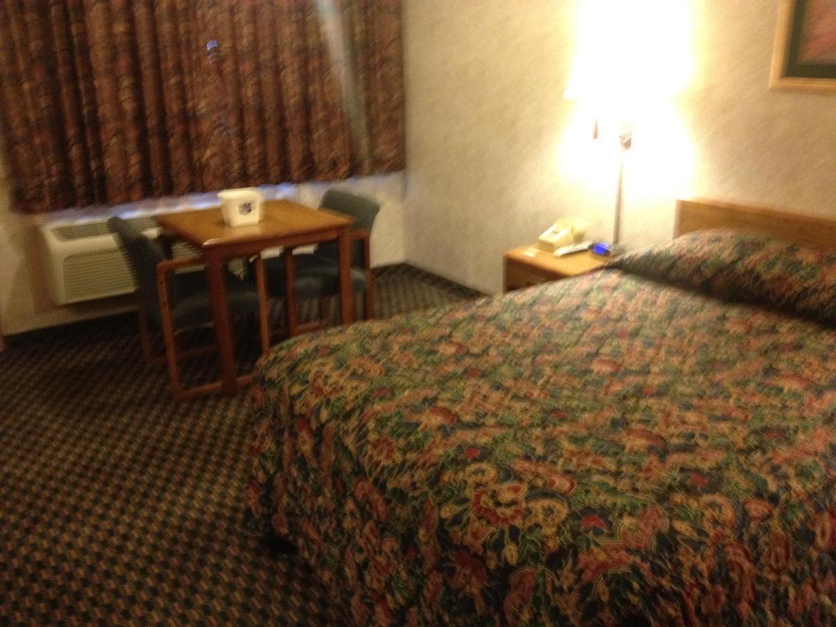 Richmond Inn And Suites ห้อง รูปภาพ